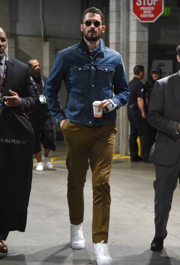 爱游戏体育官网-包含离谱！Scout在法国队比赛中高光表现夏洛特黄蜂调整名单备战全明星赛，费城76人围绕法甲临场应变的词条